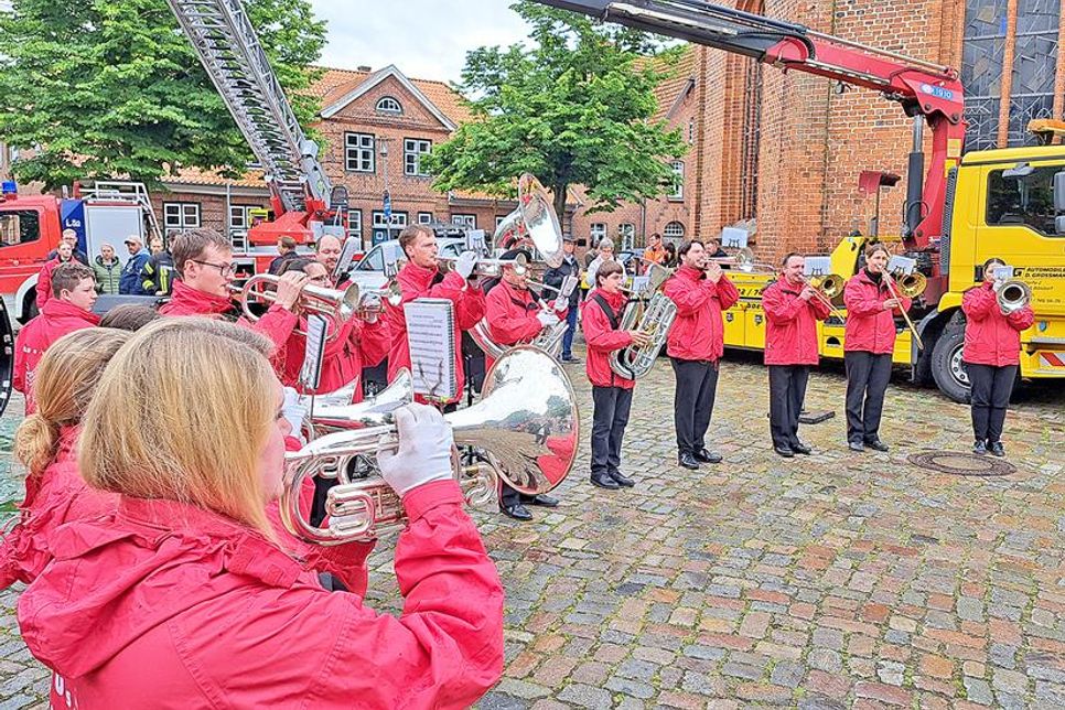 Der Musikzug Plön gab ein Platzkonzert auf dem Marktplatz und informierte über seine Arbeit.