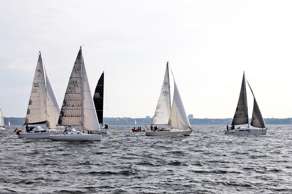 Vier bis fünf Windstärken: beste Bedingungen beim 50. Jubiläum des 24-Stunden-Segelns.