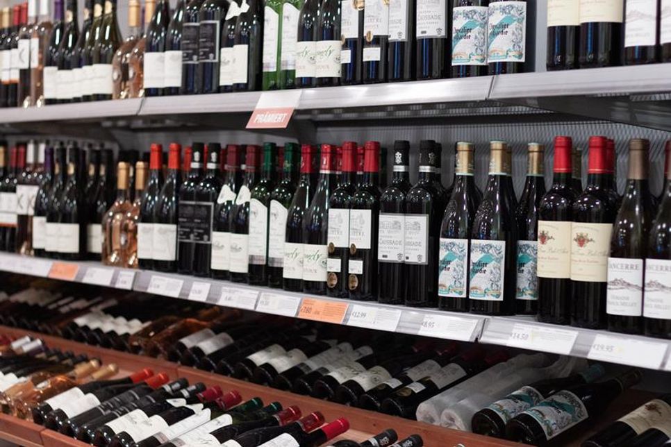 Der Vino Weinmarkt verfügt über ein großes Wein-Sortiment: Ob Rot, Weiß, Rosé oder Prickelndes, der Weinhandel führt Weine aus allen wichtigen Anbaugebieten in Europa und Übersee.