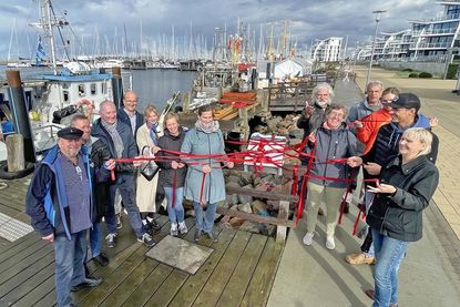 Feierliche Eröffnung des neuen Küstenlehrpfads bei der Marina Wendtorf mit Marie-Catherine Riekhof.