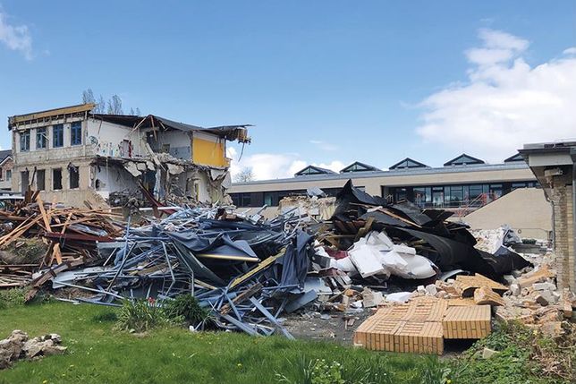In den vergangenen Tagen und Wochen wurde die alte Ostsee-Grundschule abgerissen.