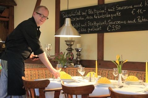 Marco Bauereiß freut sich auf seine Gäste, die er mit einer überarbeiteten Speisekarte voller neuer und bewährter Gerichte begrüßt.