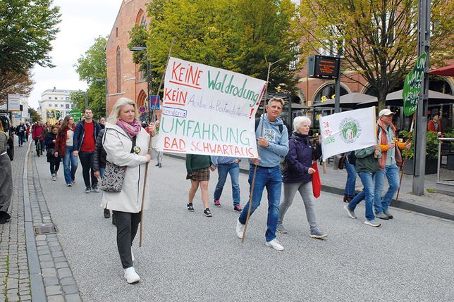 Demonstration: Finger weg von unseren Stadtwäldern!
