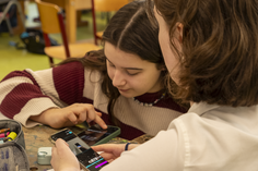 Ani Günsoy und Thalia Schade (v. lks.).