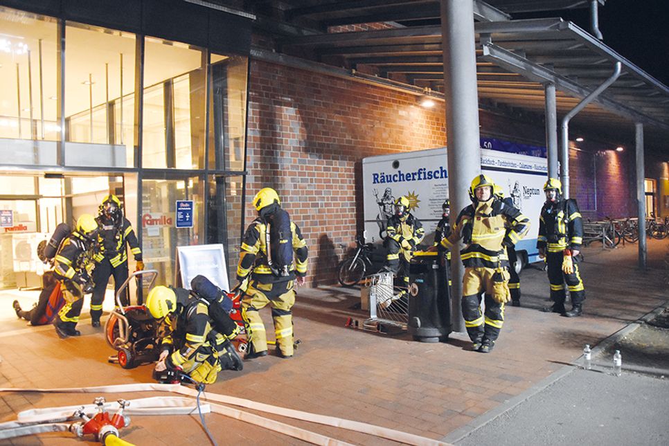 Die vier Ortswehren waren mit Atemschutzträgern und vielen weiteren Einsatzkräften bei der nicht angekündigten Alarmübung beschäftigt.