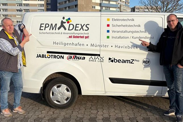 Niederlassungsleiter Sönke Froberg (lks.) mit Geschäftsführer Kai Dannhaus.