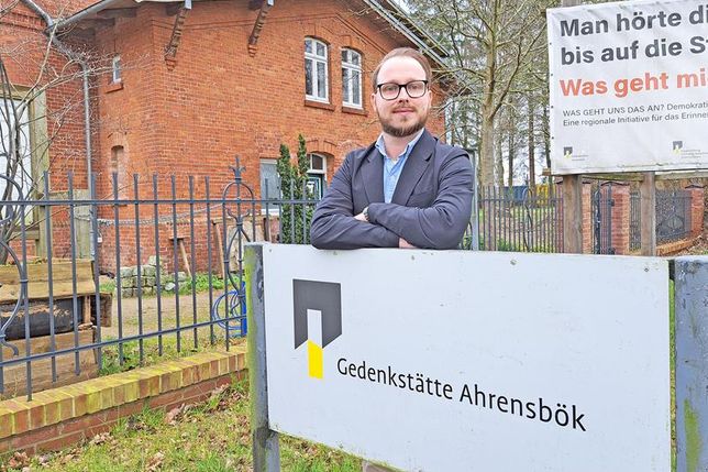 Kai Heinius ist der neue Leiter der Gedenkstätte Ahrensbök, die sich direkt an der Bundesstraße B 432 in Richtung Scharbeutz befindet.