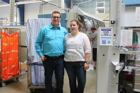 Geschäftsführerin Lena Klimstein und Prokurist Peer Grenke-Klimstein kümmern sich um professionelle Wäschepflege.
