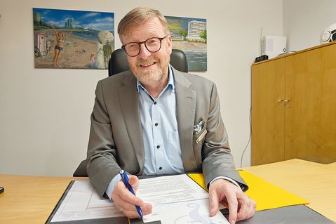 Verwaltungschef fällt längere Zeit aus: Bürgermeister Sven Partheil-Böhnke schwer erkrankt