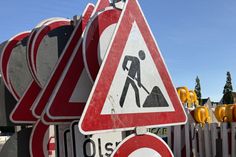 In Schönwalde wird der Schilderwald wieder aufgebaut.