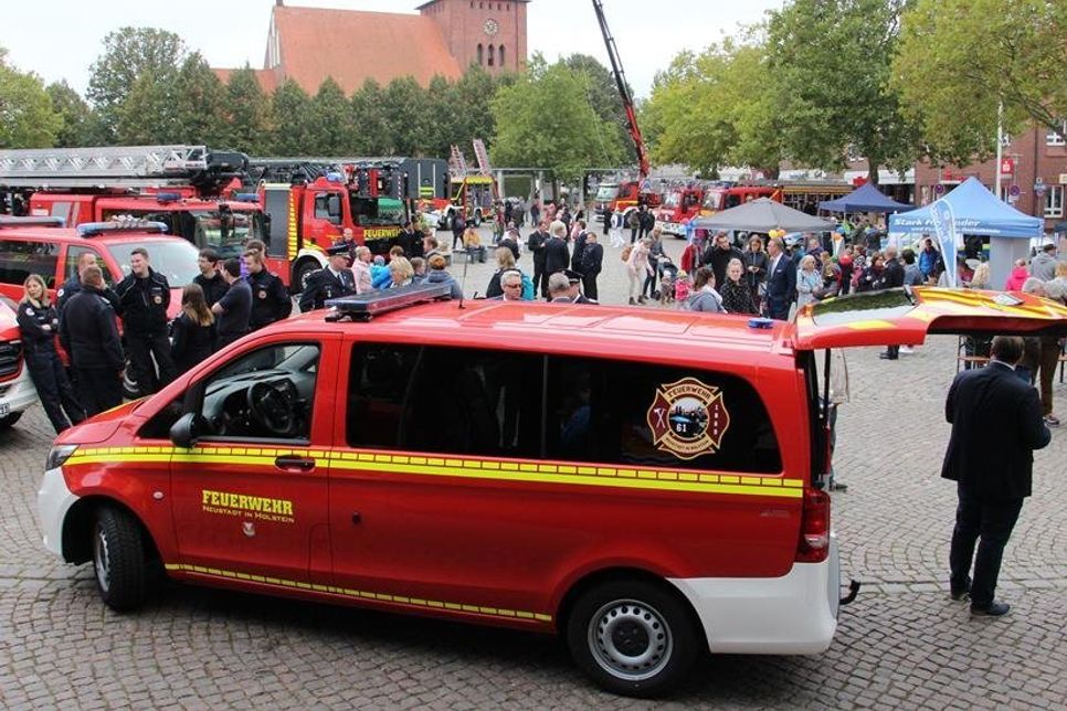 Wie viele andere Fahrzeuge konnte auch der neue Mehrzweckwagen von den Besuchern in Augenschein genommen werden.