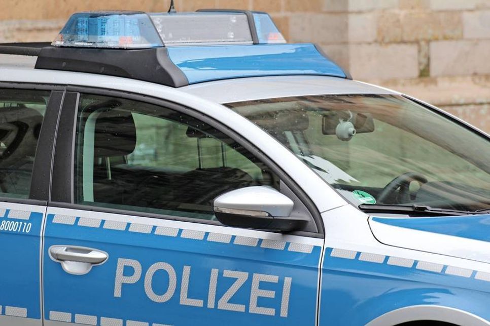 Die Ermittler der Kriminalpolizei Oldenburg bitten Zeugen um Hinweise unter Tel. 04361/10550.